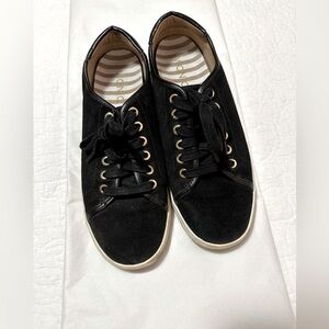 Vionic Brinley Black suede sneaker. Excellent condition. Size 8.5